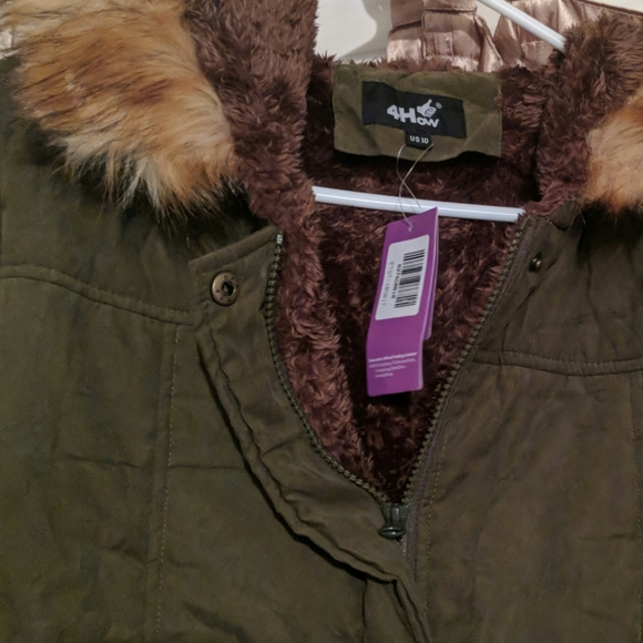 Woman's Hooded Parka, Army Green w/ New Design - Picture 3 of 6